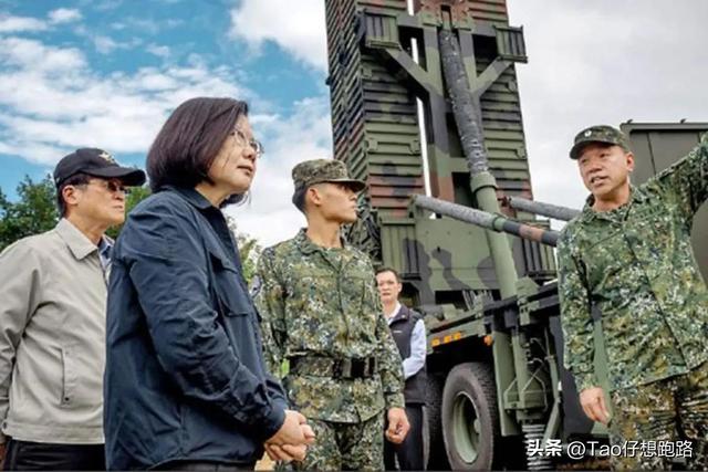 新加坡力挺中国，隔空喊话美国，美高官承认对华政策很愚蠢