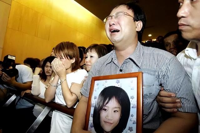 04年，福建8岁女童在新加坡遭杀害，凶手被捕后，却有三万人求情
