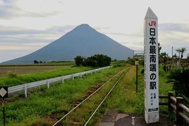 安倍晋三是日本人，为什么他的墓碑上刻着中国汉字？