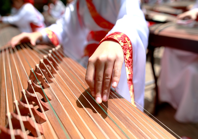 文化传播中，古筝音乐文化，对马来西亚的音乐文化发展有何影响？