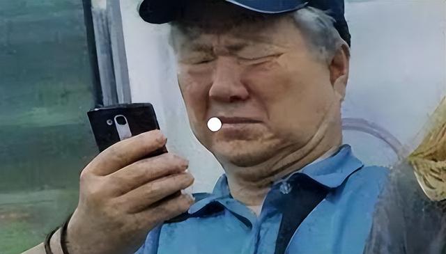 新加坡妈妈出国给儿子买睡衣，儿子穿上一看全是：春宫图