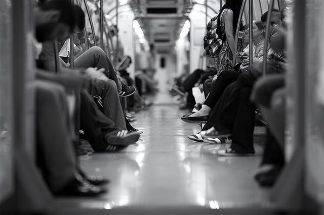 借鉴新加坡经验 深圳地铁拟推早起上班优惠价：你支持吗？