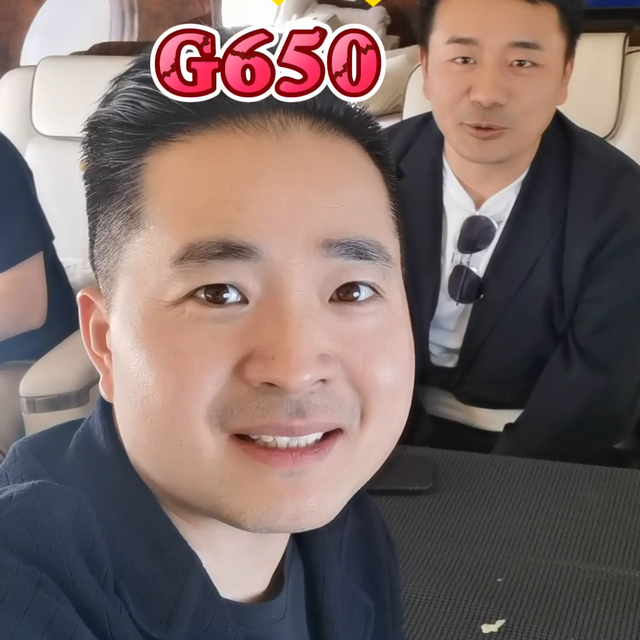 今天星哥坐公务飞机去趟新加坡考察星聚会东南亚市场.@服...