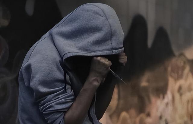 新加坡接触毒品平均年龄为15.9岁，更有疯狂的地下毒品派对