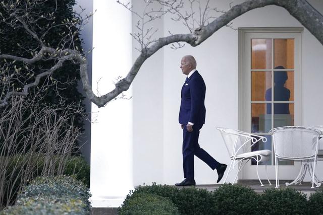 新华社三连评：美国最适合戴这顶帽子
