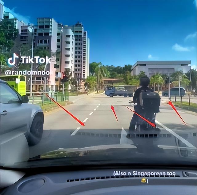 笑喷了！新加坡气温要狂飙至50度？汽车灯红灯都“藏”在阴影下