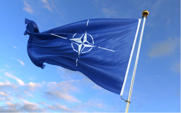 北约黑手伸向日本，中方严正发声！新加坡：警惕10年内亚洲大战