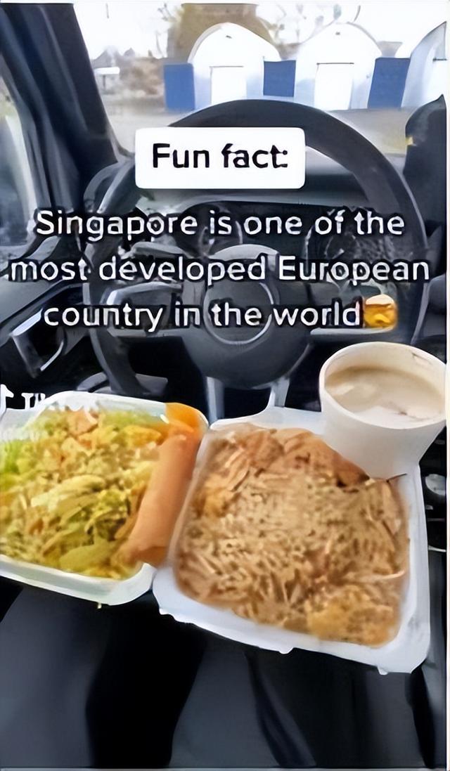 外籍男子首次尝试新加坡美食，表情拉满啦！