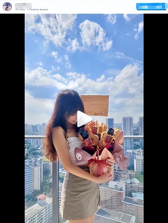 见证新加坡麦当劳的浪漫，新人发结婚邀请函收到“炸鸡块花束”