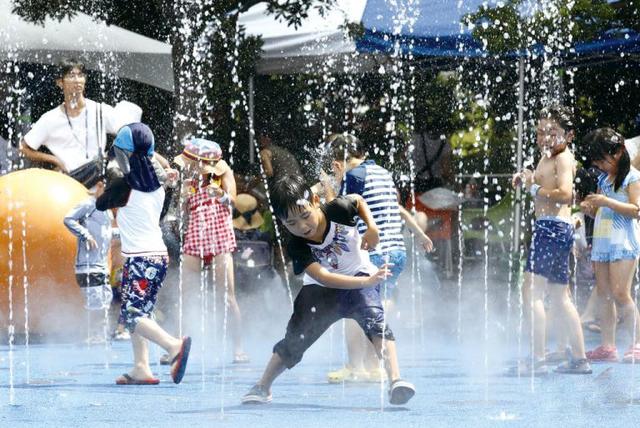 新加坡政府向育儿家庭提供高额津贴
