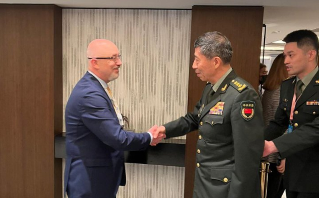 新加坡香会，中国防长被乌防长“堵门”，传递2个信号：俄乌有变