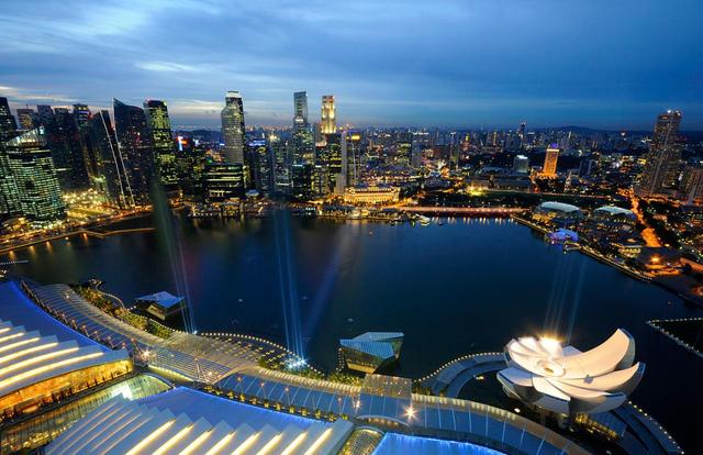 华人国家新加坡为什么人均世界第五，40年三步走，跨越式发展！