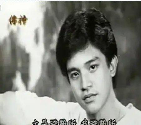 一个新加坡男明星癌症去世，如何导致几个素不相识的内地明星疯癫