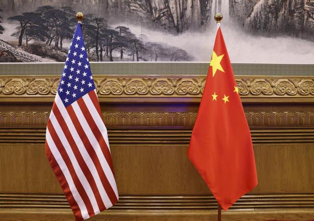中美防长见了，5个细节看不一样的中国与美国，美：握手不是奖励