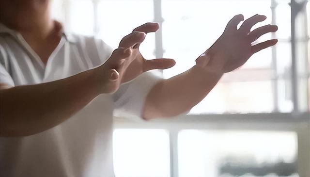 奇葩案件曝光：新加坡中医按摩师带充气娃娃上法庭，惊呆全场！