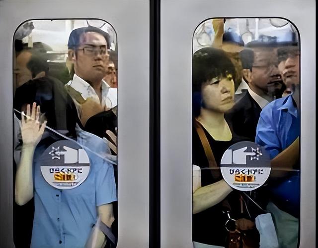 为防止夏季性骚扰美国刮起“地铁衬衫”风，新加坡女性怎么看？