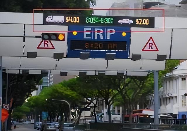 新加坡穷疯了？汽车上路收“买路钱”，坐电梯要收“人头税”？