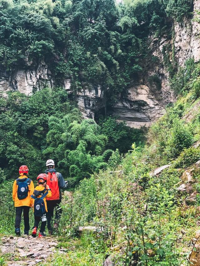 从成都公立名校到新加坡国际学校再到清迈，她找到最好的教育了吗