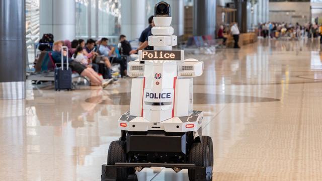 新加坡机场部署“机器人警察”巡逻，警方：全国将部署更多机器人