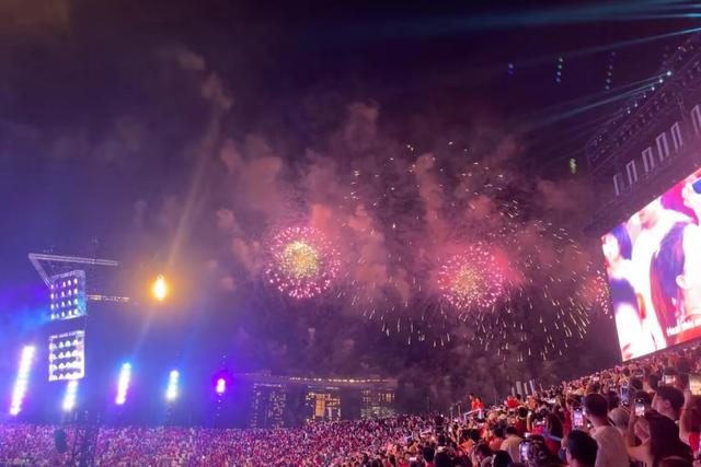 新加坡国庆庆典抢先看！预演引来近三万人围观!