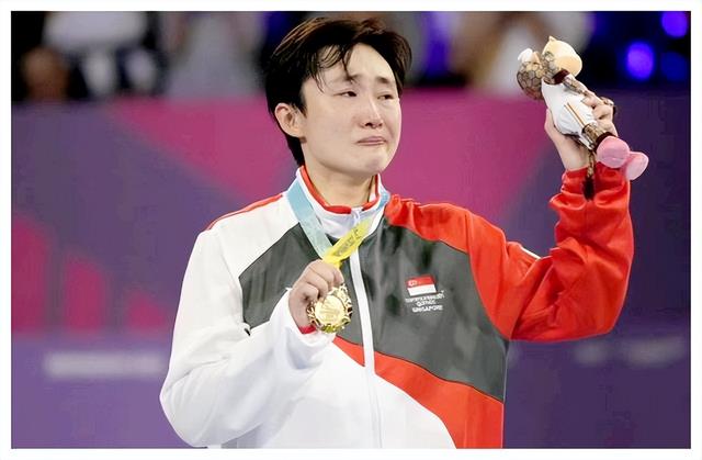新加坡乒乓名将冯天薇，因病无奈出国打球，成为世界冠军