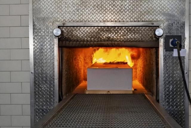 英国新推出“水焚葬”，用沸水煮遗体，比火葬更环保吗？