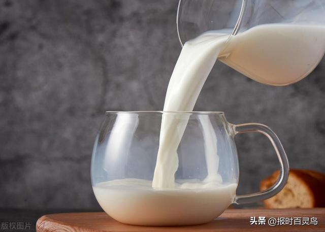 你的牛奶居然比可乐还不健康？新加坡的新法规让你看清现实！