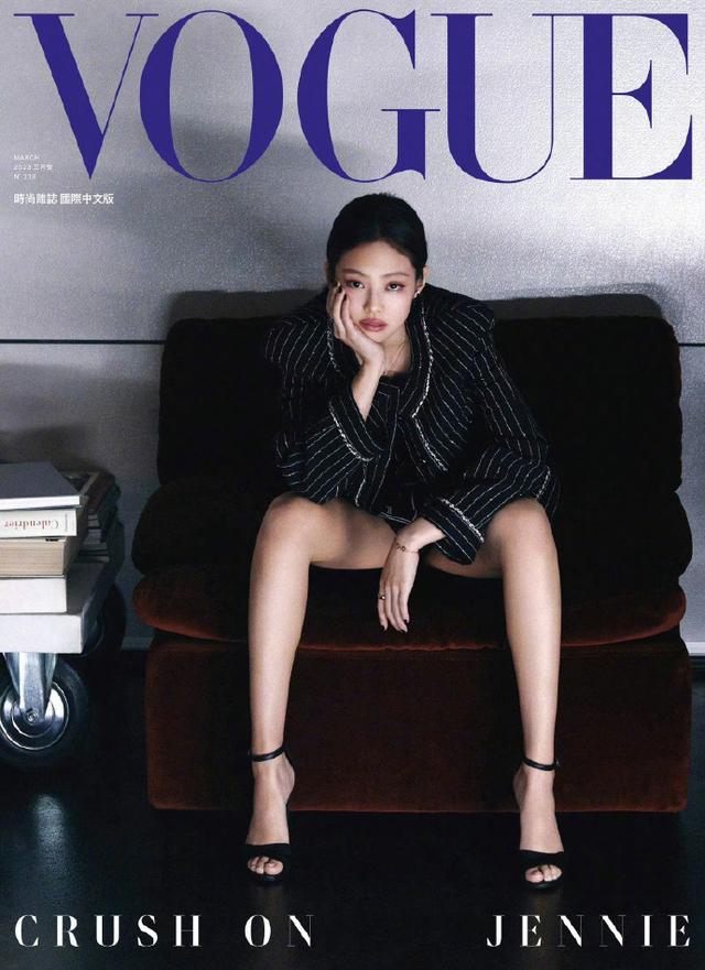 Jennie出镜VOGUE封面新加坡版七/八月合刊，半年时间连登4次！