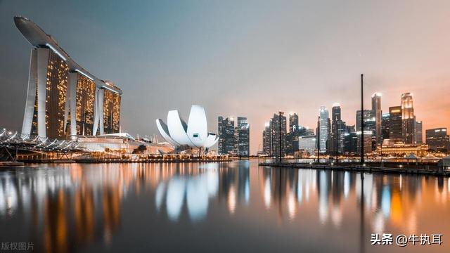 弱小岛国新加坡，是如何一步一步变强大的？