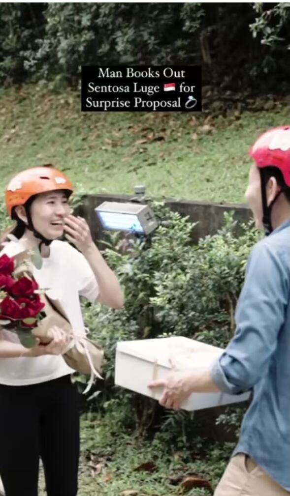 新加坡斜坡滑车道浪漫求婚：用滑车给她送上爱的冲击！